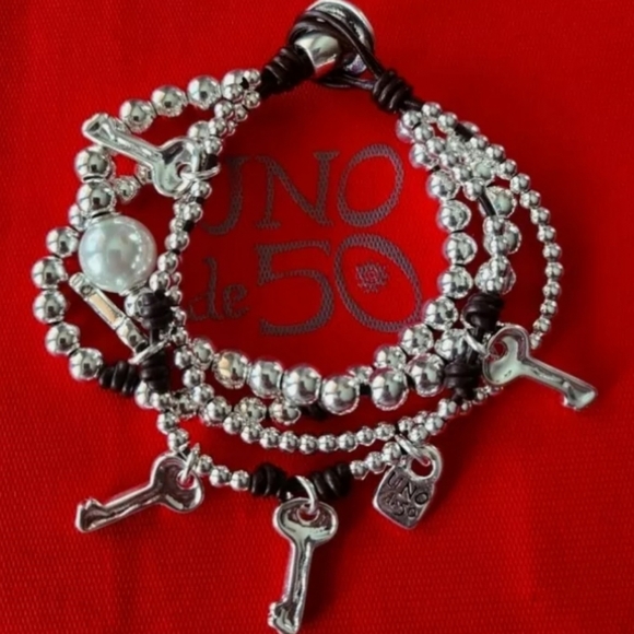 Uno de 50 Bracelet • En tu casa o en la Mia • Silver with Pearls - Picture 2 of 16